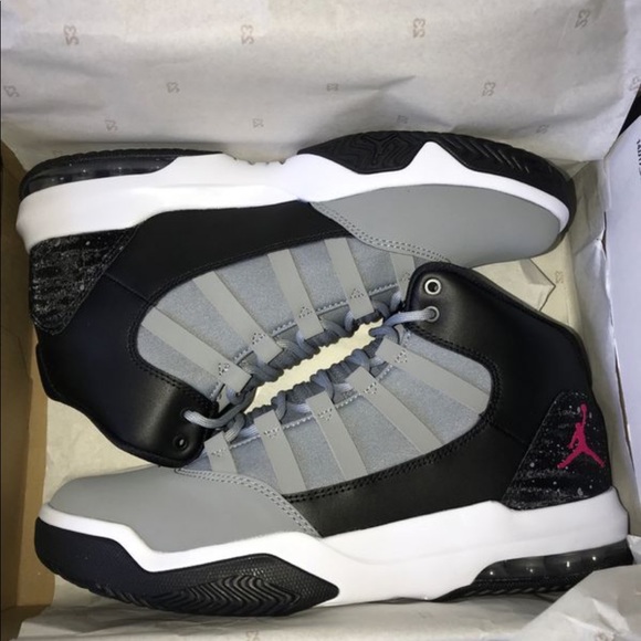 jordan max aura grey size 7